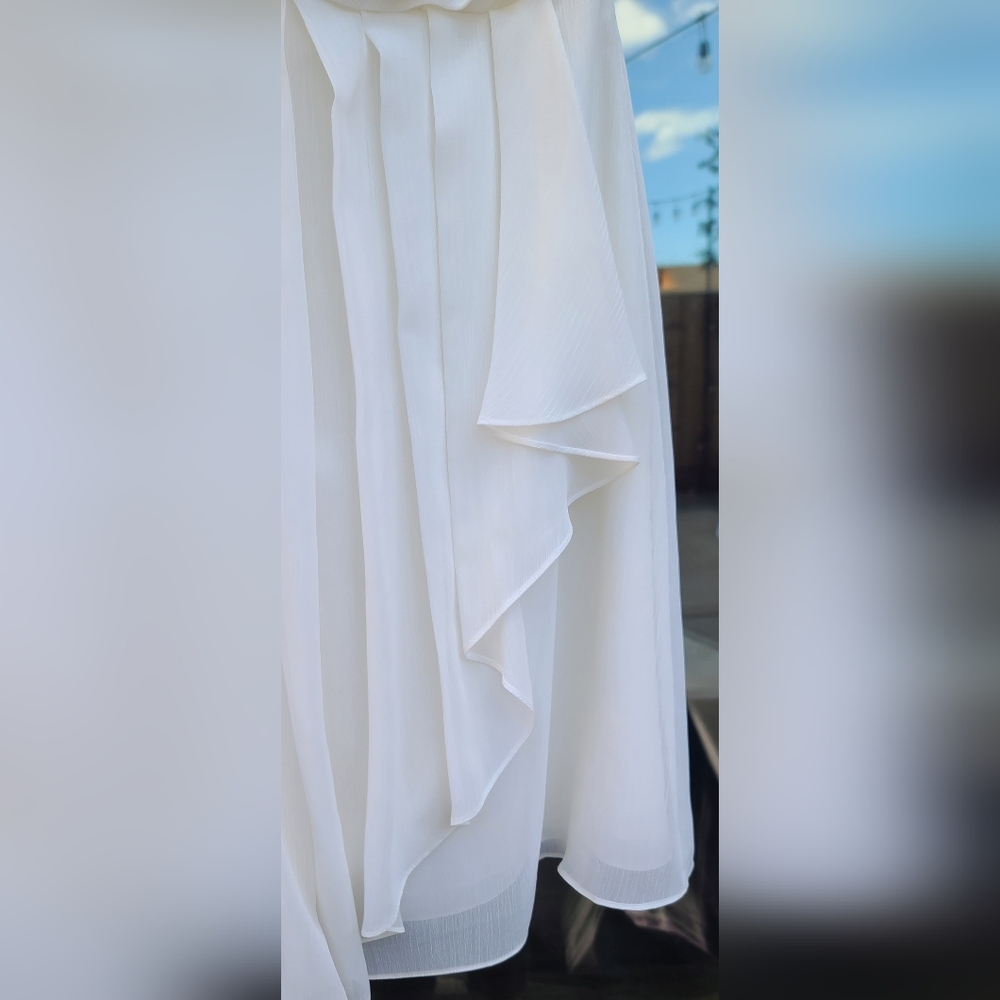 David's Bridal White Crinkle Chiffon Wedding Dress – Size 2 - Picture 10 of 17